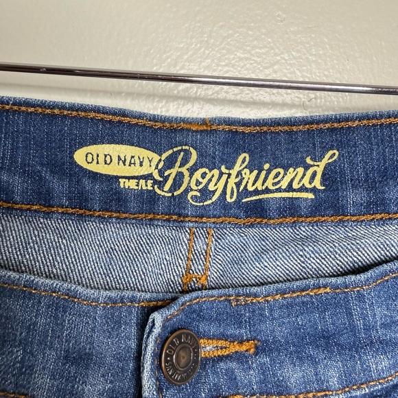 Old Navy Boyfriend Distressed Denim Jean Shorts Women’s Size 14 Blue 6” inseam - Picture 3 of 10